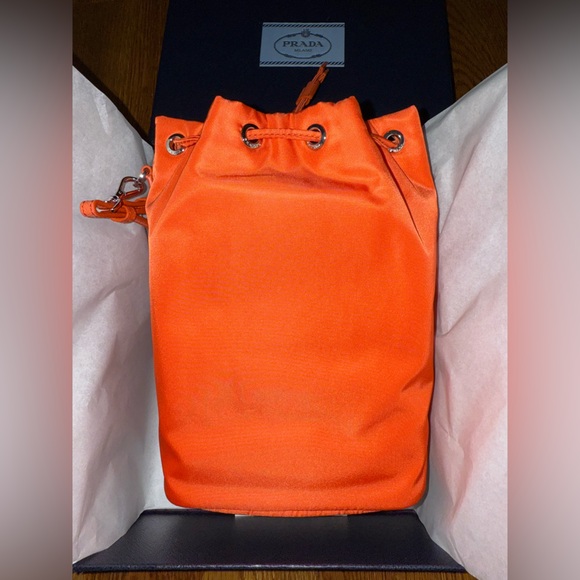 NEW WITH TAGS/IN BOX Prada Re-Edition 1978 Re-Nylon Mini Bucket Bag in Orange - Picture 4 of 8